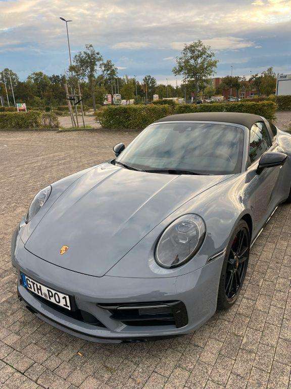 911