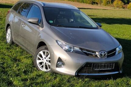 Toyota Auris Touring Sports 108.000 km 9.370 &euro; Tann 36142
