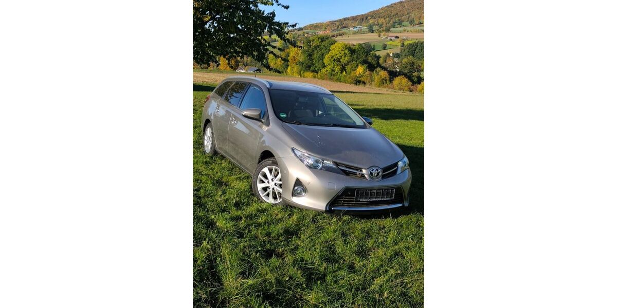 Toyota Auris Touring Sports 108.000 km 9.370 &euro; Tann 36142