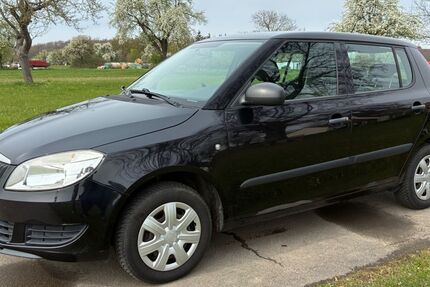 Skoda Fabia 99.800 km 4.300 &euro; Waldenbuch 71111