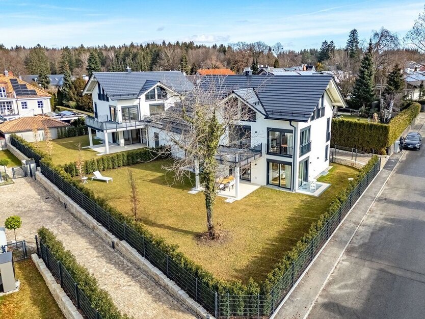 Neubau-Einfamilienhaus mit moderner Architektur & Aufzug