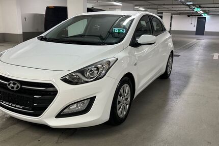 Hyundai i30 110.000 km 7.990 &euro; München 81929