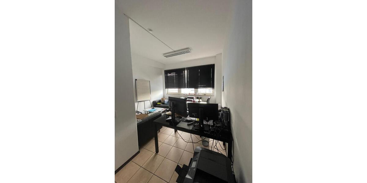 Großzügige Büro- Praxisfläche in zentraler Lage zimmer