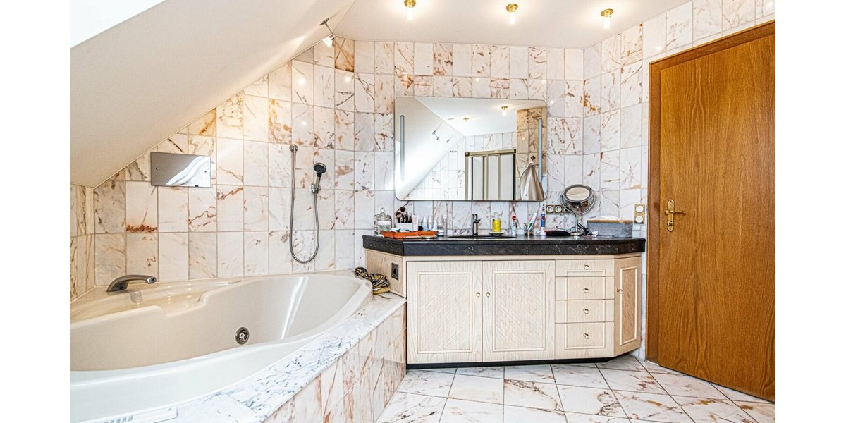 Ein Zuhause, das berührt: Exklusives Anwesen mit Traumgarten & Südterrasse in Roding - Einfamilienhaus Roding | Angebot:26490952
