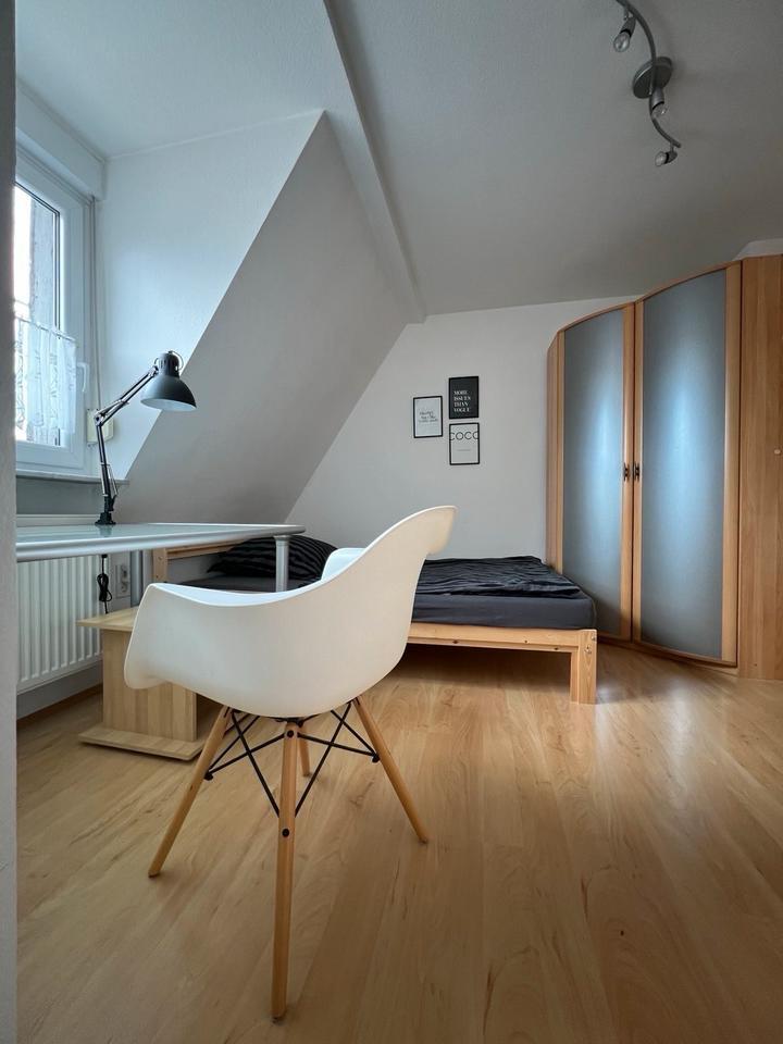 Teilmöblierte 1-Zimmer-Wohnung mit Top-Anbindung in Stuttgart Süd zimmer