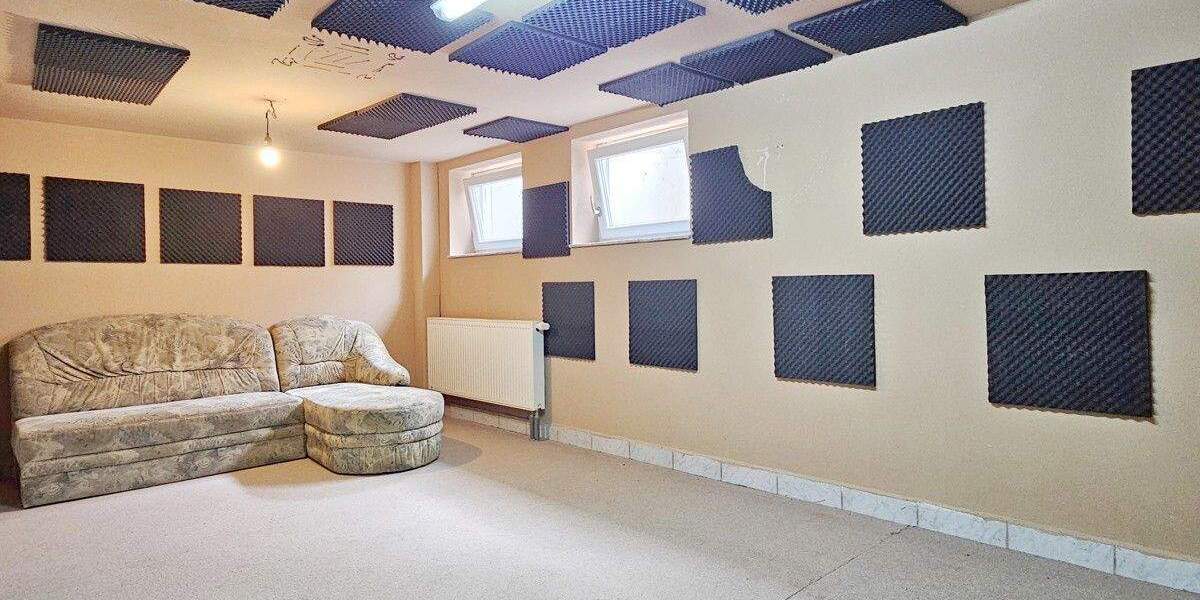 Schönes Reihenendhaus mit Garten, Garage und Stellplatz in Nürnberg-Gebersdorf 5 zimmer