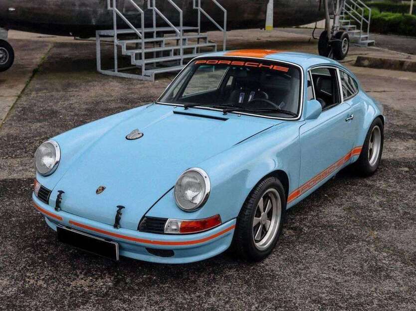 911