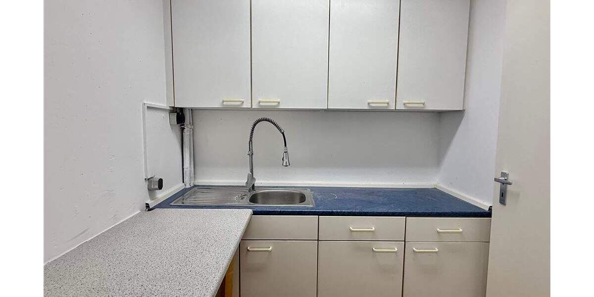 Attraktive Ladeneinheit in zentraler Lage - vielseitig nutzbar als Geschäft, Büro oder Praxis 4 zimmer