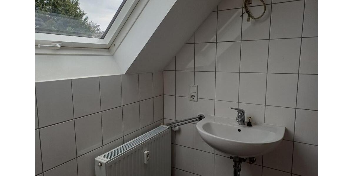 Dachgeschoßwohnung Aachen Eilendorf - 3 Zimmer, 80 m&sup2;, 680&euro; | Angebot:24868558