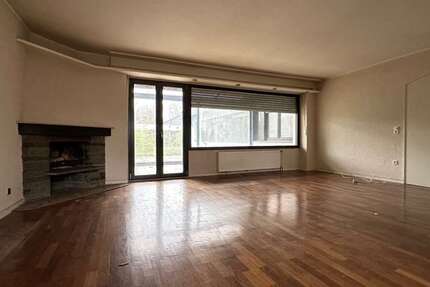 Haus zum Kaufen in Kaarst 699.000 € 280 m² 5 zimmer