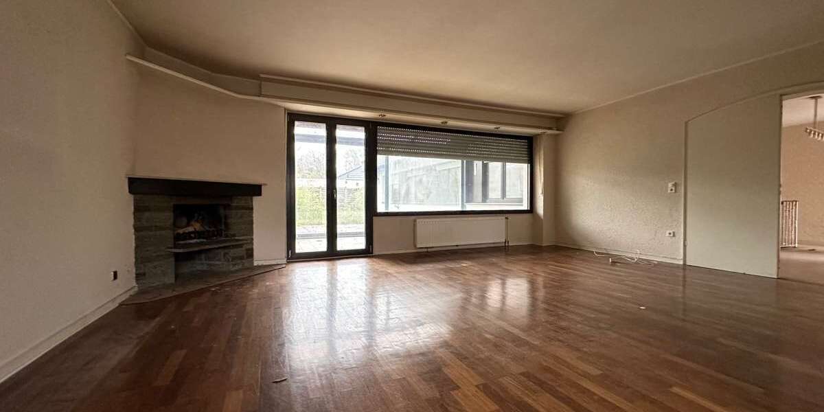 Haus zum Kaufen in Kaarst 699.000 € 280 m² 5 zimmer