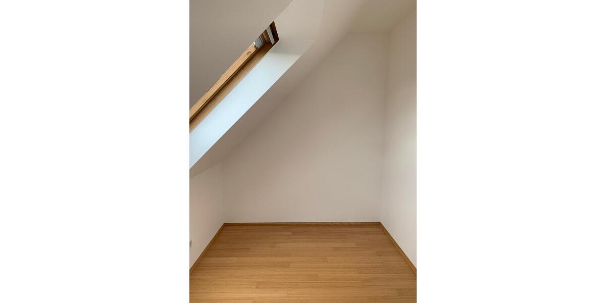 Dachgeschoßwohnung Chemnitz Kapellenberg - 3.5 Zimmer, 77 m&sup2;, 135.000&euro; | Angebot:25404114