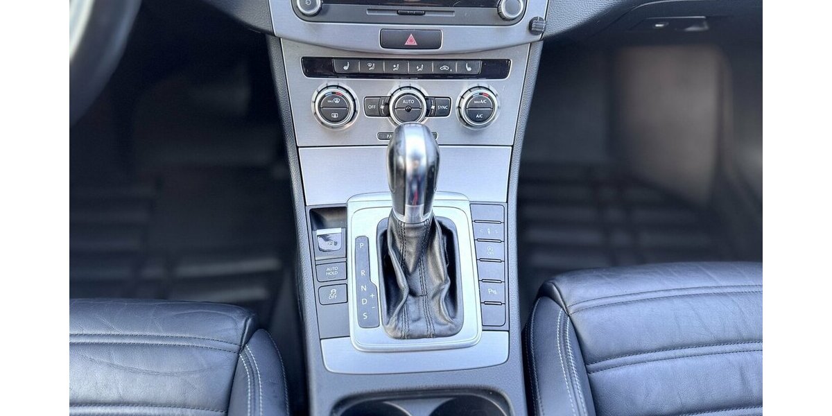 VW Passat CC Highline/Autom,/ Leder/PANO/5 Sitze 180.000 km 10.900 &euro; Mönchengladbach 41066