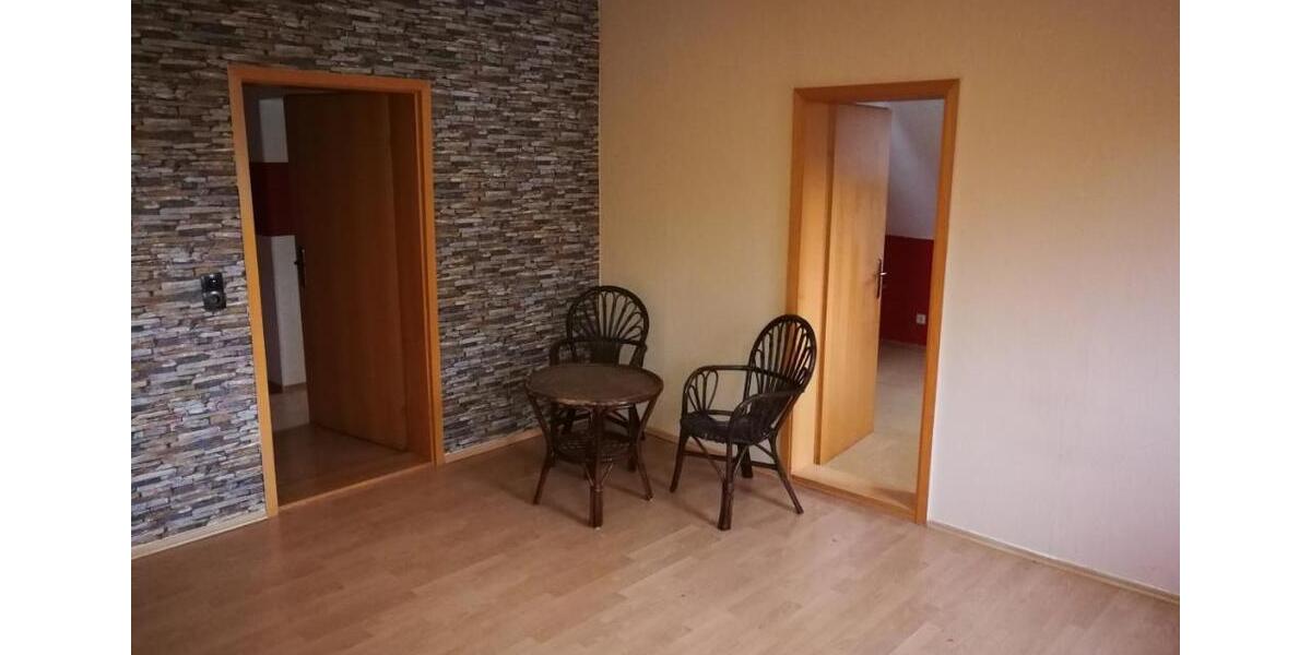 Dachgeschoßwohnung Reinsdorf - 3 Zimmer, 49 m&sup2;, 350&euro; | Angebot:26603588