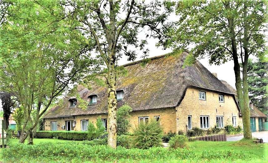 Einfamilienhaus Drage - 8 Zimmer, 130 m&sup2;, 240.000&euro; | Angebot:26877789