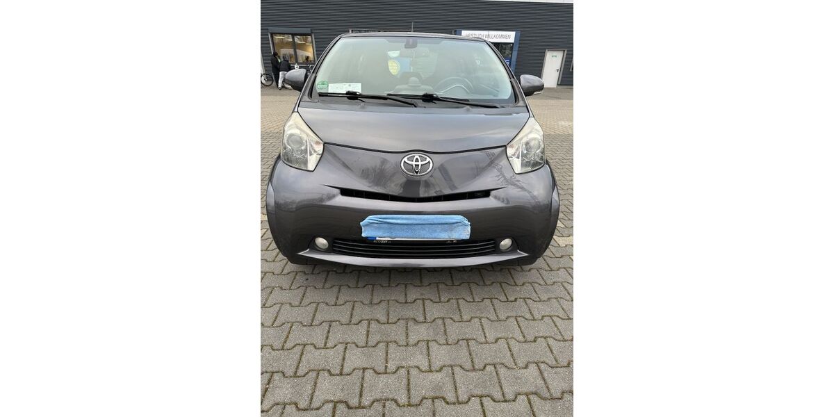 Toyota IQ 159.000 km 6.000 &euro; Düsseldorf 40233