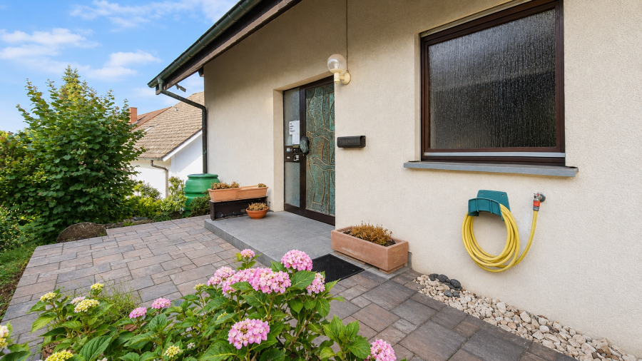 Provisionsfrei* Zweifamilienhaus mit 231 m², Ausbaupotenzial & Doppelgarage — provisionsfrei in Keltern-Weiler - Mehrfamilienhaus, Wohnhaus Keltern | Angebot:27113628