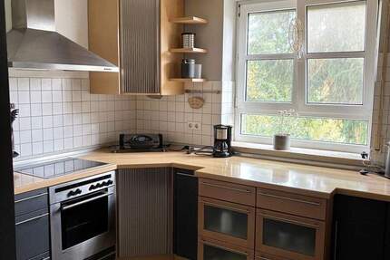 Toll geschnittene 4 Zimmerwohnung mit großer Einbauküche und sonnigem Balkon ! 4 zimmer