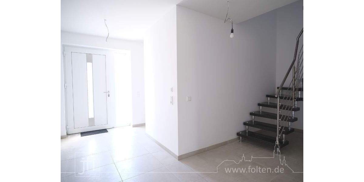 Moderne Haushälfte mit Wärmepumpe, zwei Bädern und überdachter Terrasse 4 zimmer