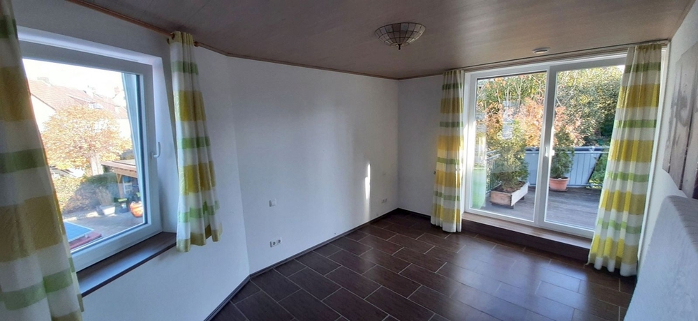 Ein Juwel der Nachhaltigkeit: Sonnenhaus bei Coburg - Zweifamilienhaus Rödental | Angebot:23787139