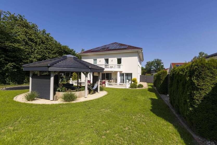 Haus zum Kaufen in Hiddenhausen 865.000 € 367 m² 9 zimmer