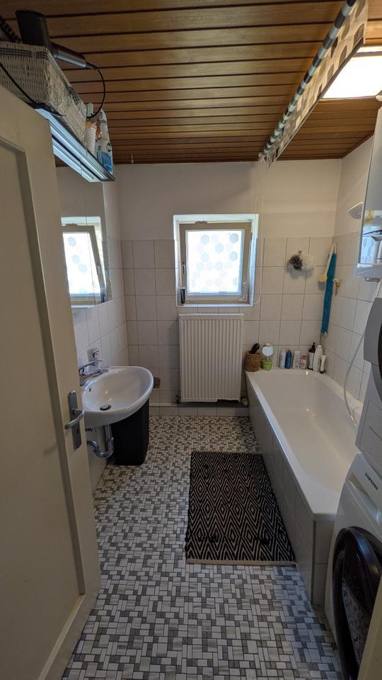 Älteres Einfamilienhaus mit Doppelgarage in Karlskron zur Miete