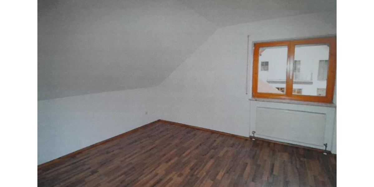 Dachgeschoßwohnung Schleusingen - 3 Zimmer, 80 m&sup2;, 830&euro; | Angebot:25641757