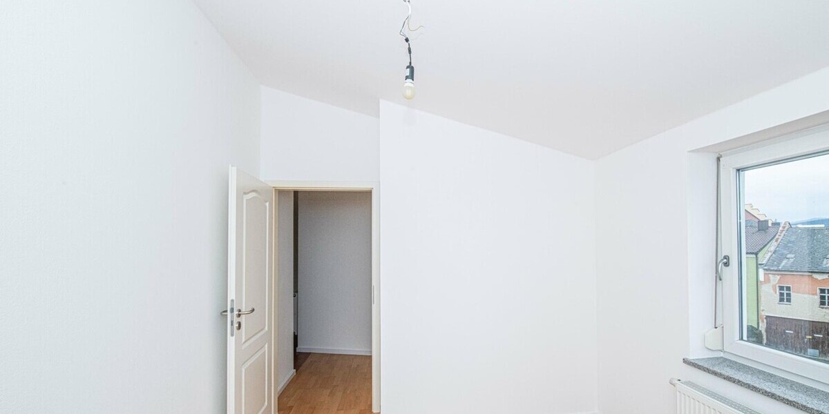 Vermietung: Helle Dachgeschosswohnung mit Balkon und Wohlfühlambiente - Dachgeschoßwohnung Cham | Angebot:24787865