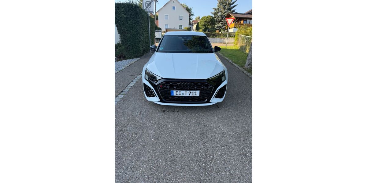 Audi RS3 24.000 km 55.000 &euro; Nassenfels 85128