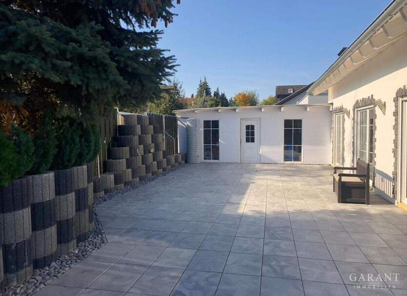 Exklusives Dreifamilienhaus von 2011 mit Wärmepumpe, Solar & 1.510 qm Grundstück 9 zimmer