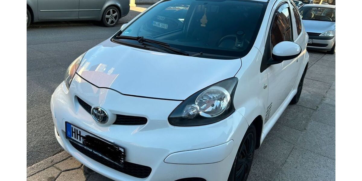 Toyota Aygo (X) 121.392 km 2.850 &euro; Hamburg 22337