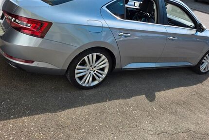 Skoda Superb 149.000 km 17.950 &euro; Pfullendorf 88630