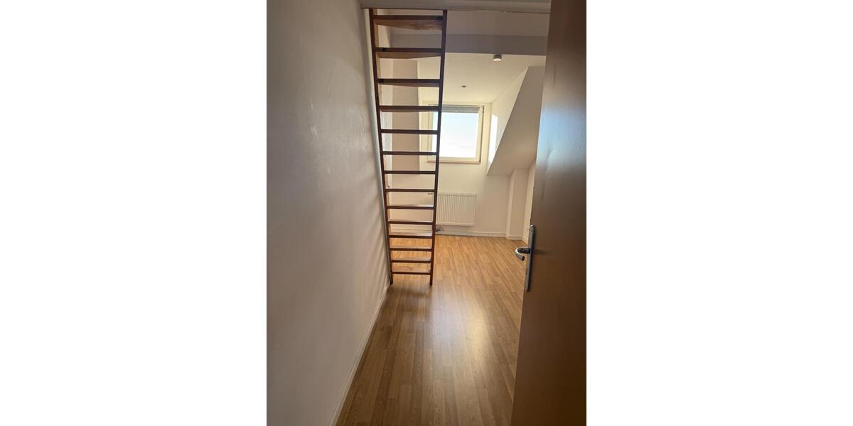Dachgeschoßwohnung Aachen Aachen-Mitte - 2 Zimmer, 65 m&sup2;, 600&euro; | Angebot:25920215