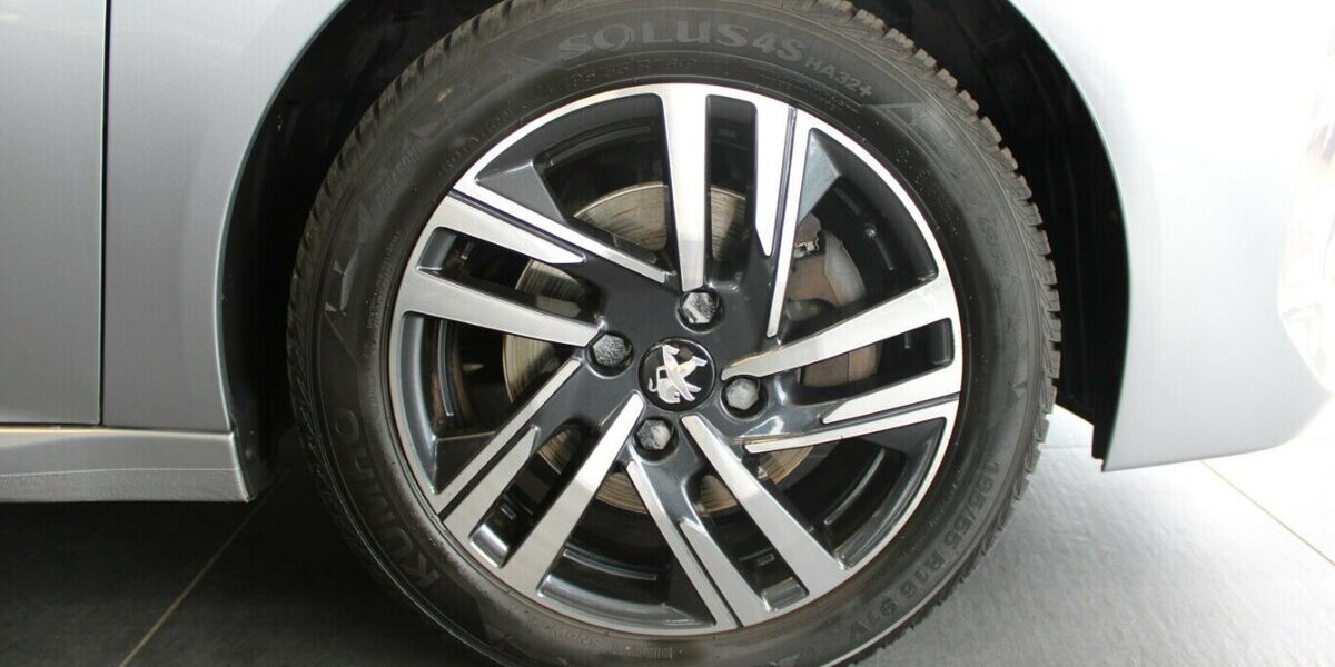 Peugeot 208 1.2 PureTech 100 EAT8 Allure Pack 90.599 km 13.980 &euro; Euskirchen 53881