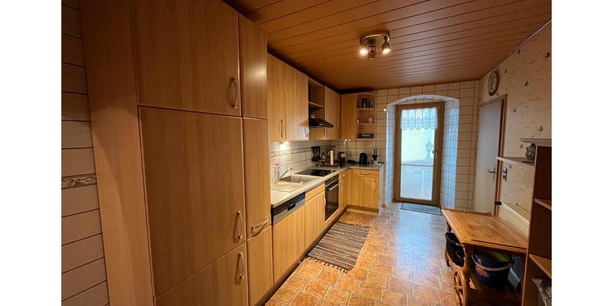 Etagenwohnung Selb - 9 Zimmer, 170 m&sup2;, 107.000&euro; | Angebot:26442131