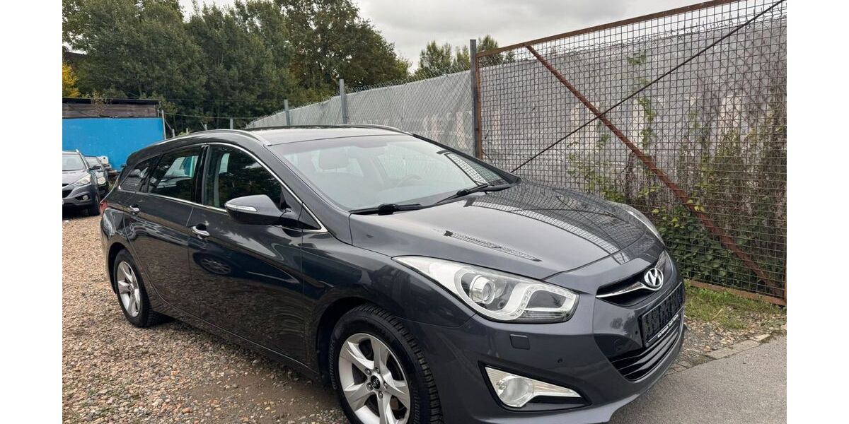 Hyundai i40 211.000 km 5.900 € Braunschweig 38120