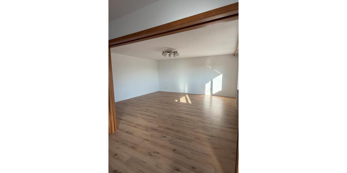 Etagenwohnung Rutesheim - 5 Zimmer, 123 m&sup2;, 1.350&euro; | Angebot:25393821