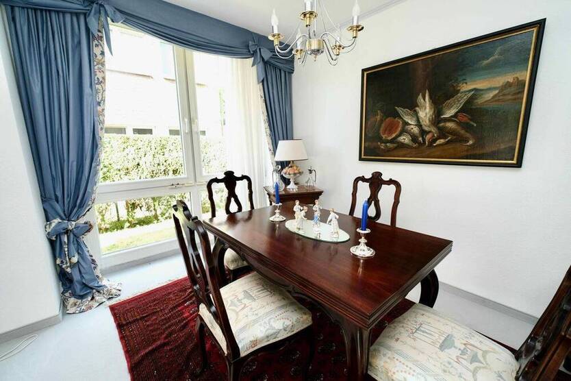 Traumhafte 122 m² Erdgeschoßwohnung mit großzügigem Garten, Terrasse und TG Platz in Büderich
