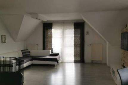 Hochwertige Moderne-3 12-Zimmer mit Balkon 4 zimmer