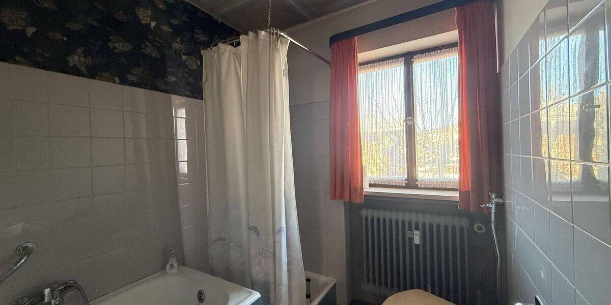 Mehrfamilienhaus, Wohnhaus Oberammergau - 8 Zimmer, 185 m&sup2;, 450.000&euro; | Angebot:26376447
