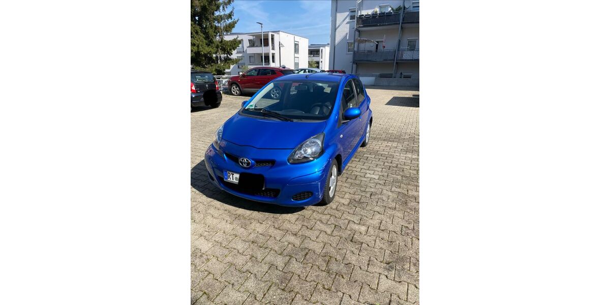 Toyota Aygo (X) 121.000 km 2.990 &euro; Reutlingen 72770
