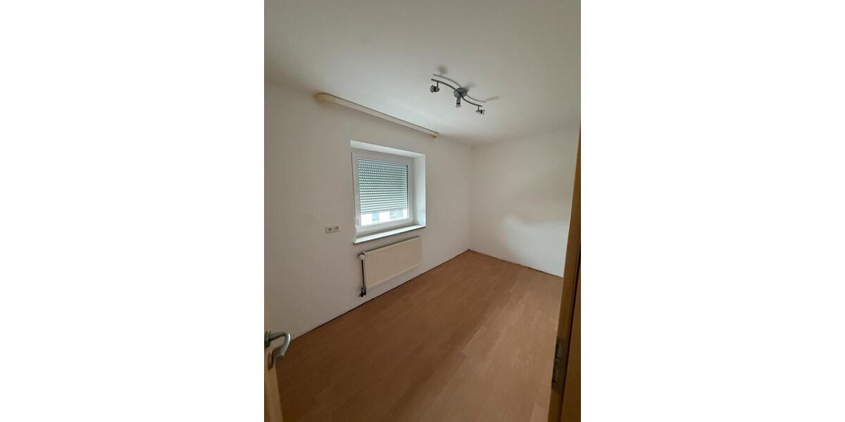 Einfamilienhaus Pfeffenhausen - 7 Zimmer, 244 m&sup2;, 2.000&euro; | Angebot:25300781