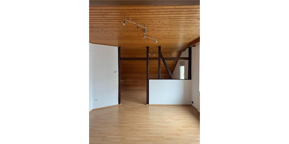 Dachgeschoßwohnung Gießen - 5 Zimmer, 105 m&sup2;, 1.450&euro; | Angebot:24855375