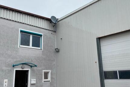 Großes Wohnhaus mit Büros und HalleWerkstatt im Gewerbegebiet