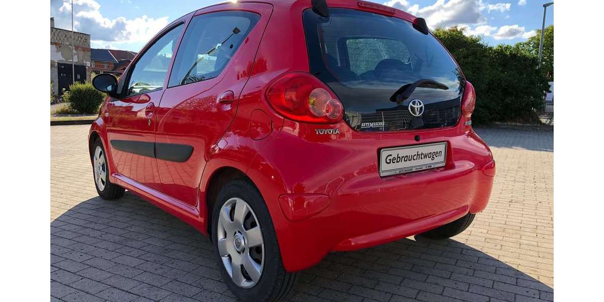 Toyota Aygo 99.000 km 2.250 &euro; Erfurt 99086