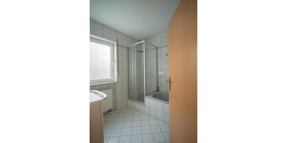 Hochparterre Saarbrücken West - 3 Zimmer, 75 m&sup2;, 179.000&euro; | Angebot:27003124