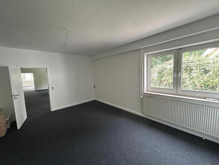 Modernisiertes Büro mit Lagerhalle in Kirchlengern