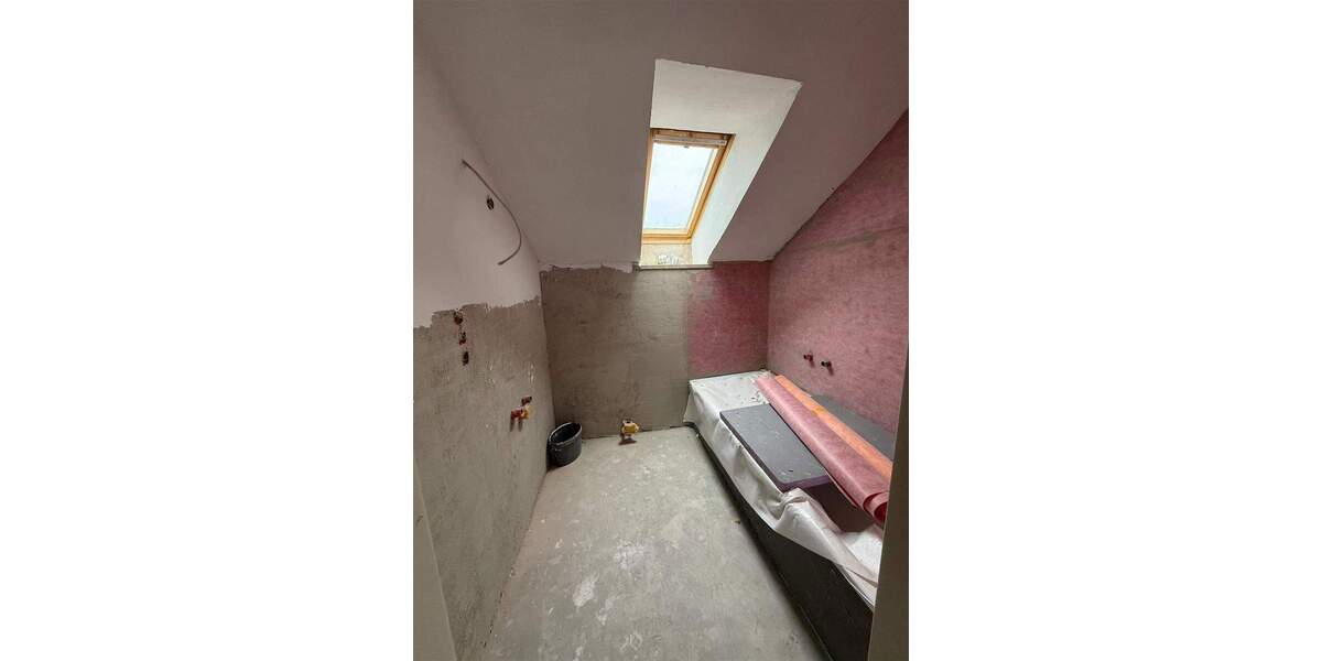 Ruhige, gut gelegene Dachgeschosswohnung in Gröbenzell 2 zimmer