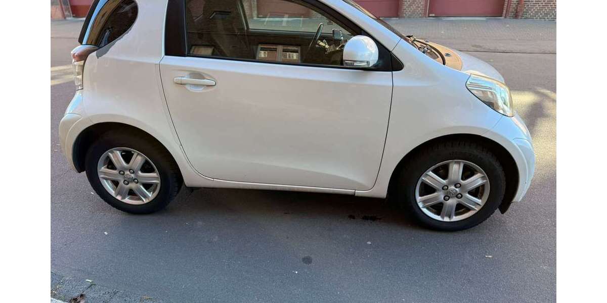Toyota iQ 166.000 km 5.900 &euro; Berlin 13585