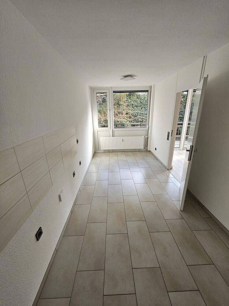 Renovierte 2,5-Zimmer-Wohnung in Heidelberg Mombertplatz (incl. Tiefgarage)